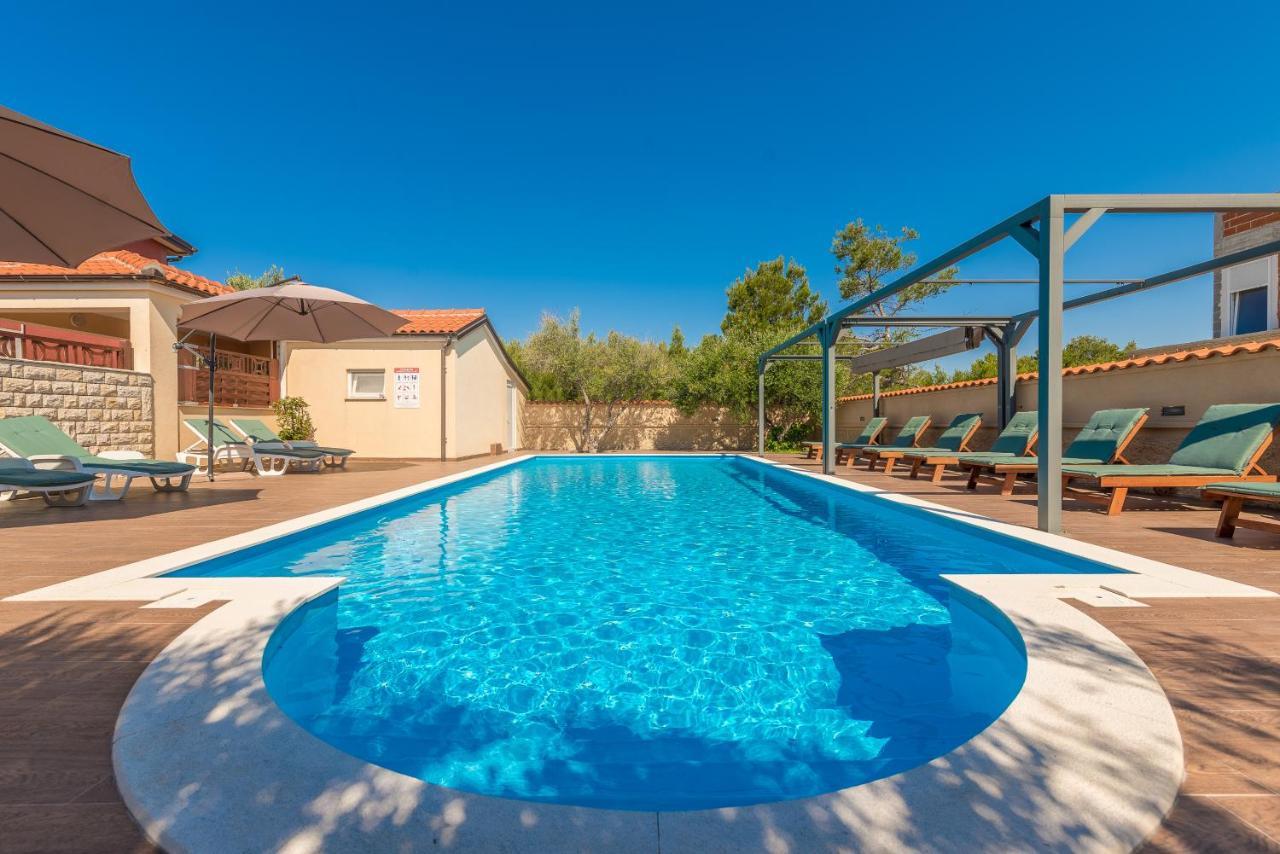 Villa Mare Apartments Vir Εξωτερικό φωτογραφία