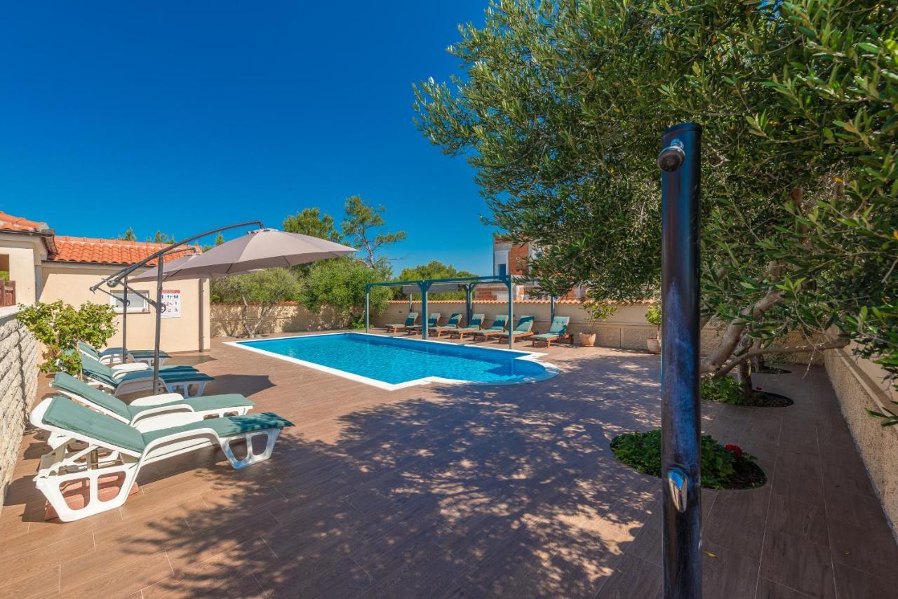 Villa Mare Apartments Vir Εξωτερικό φωτογραφία