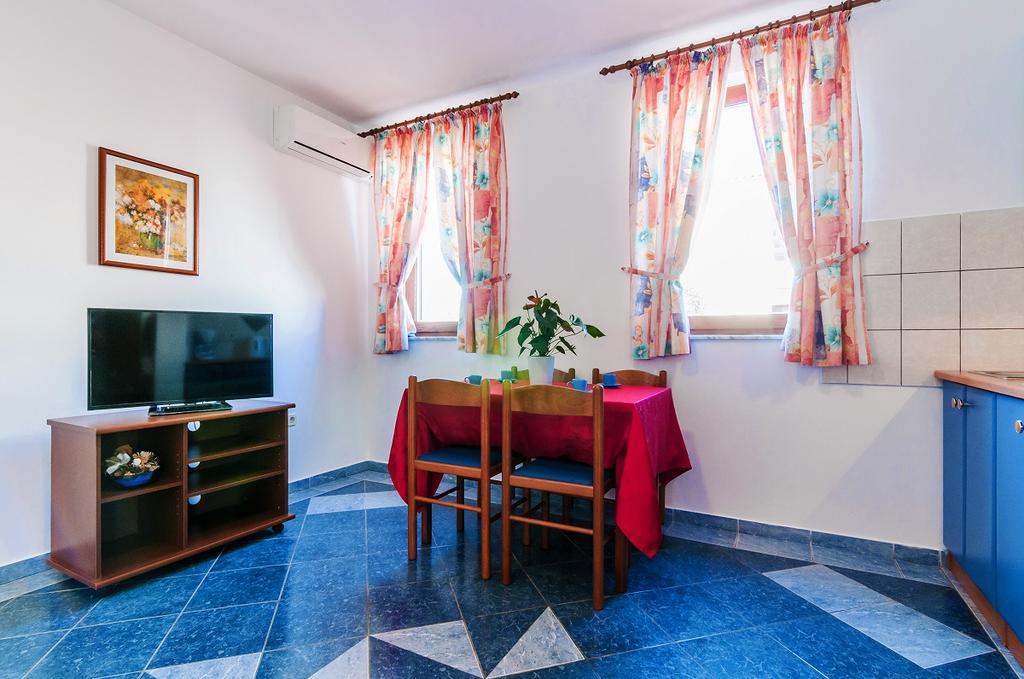 Villa Mare Apartments Vir Εξωτερικό φωτογραφία