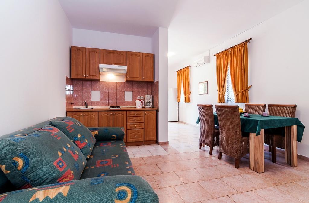 Villa Mare Apartments Vir Εξωτερικό φωτογραφία