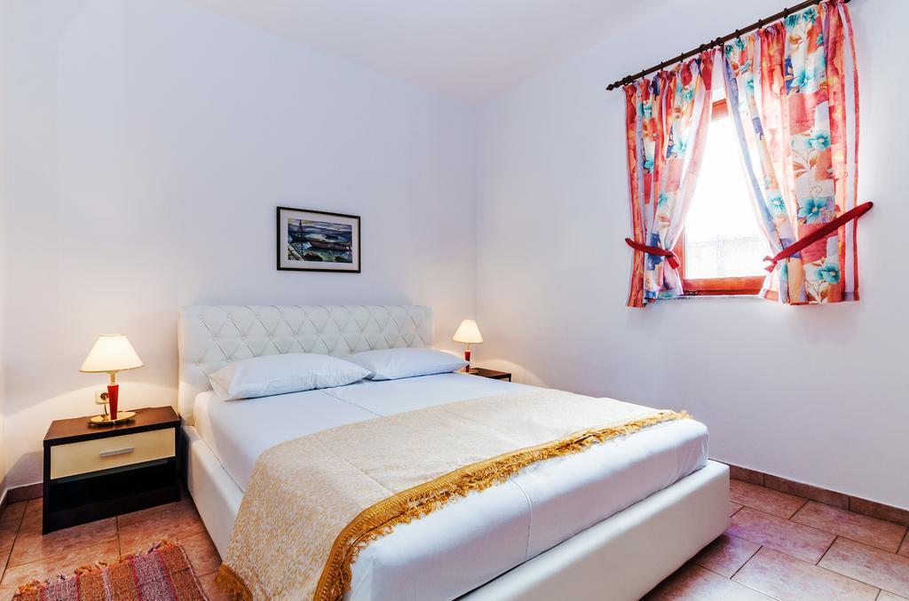 Villa Mare Apartments Vir Εξωτερικό φωτογραφία